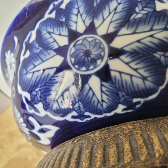 Bombay Co. Stunning Large Blue & White Chinoiseries Bowl with Brass Trim & Feet - Picture 11 of 11